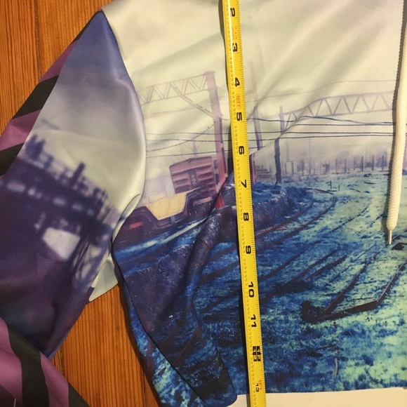 Graphic cropped hoodie - Picture 4 of 6